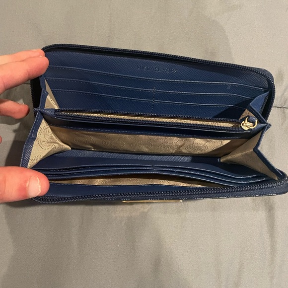 Michael Kors Mini Bag - Picture 2 of 4